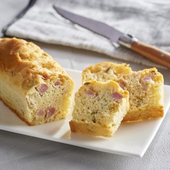 Cake apéritif au jambon et olives