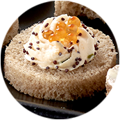 Canapés saumon fumé, fromage frais et graines de pavot