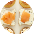 Canapés fromage frais, saumon fumé et basilic
